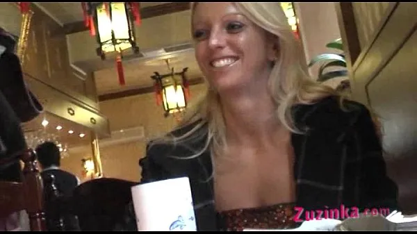 HD Natural exhibitionist in Chinese Restaurant - video top klip
