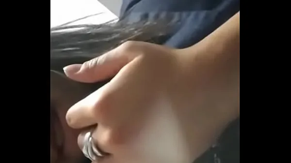 HD Bitch can't stand and touches herself in the office Klip atas