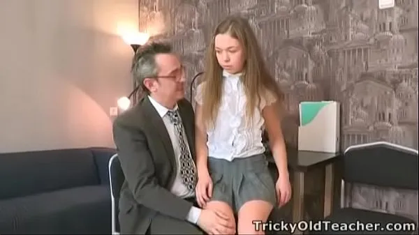 HD-Tricky Old Teacher - Sara looks so innocent mest populære klipp