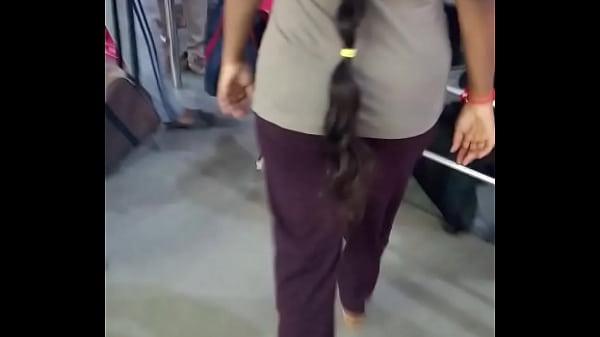 HD Thick booty in track pants مقاطع علوية