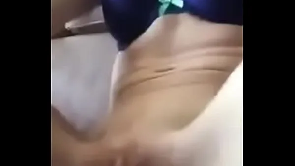 HD Young girl masturbating with vibrator vrhunske posnetke