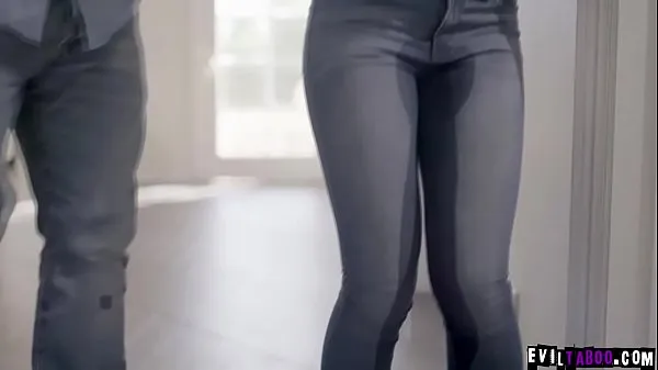 HD La hijastra se moja y se la follan por el coño peludo mojado clips principales