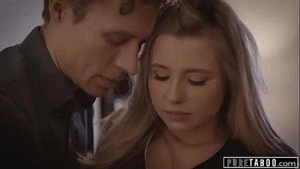 HD PURE TABOO Professor Michael Vegas dunkle Fixierung auf die 18jährige jungfräuliche Studentin Carolina Sweets Top-Clips