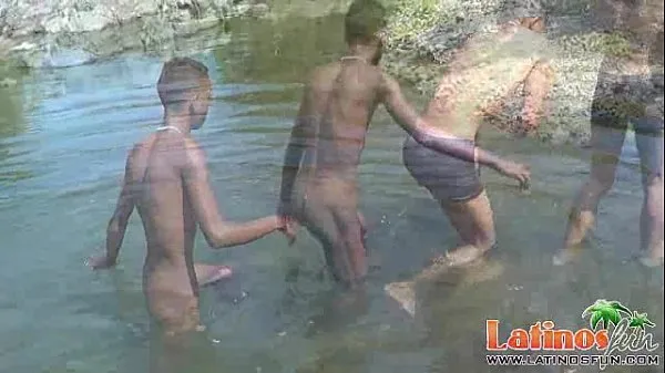 HD Erhitzte Latinos werden nass und schwul unter der Sonne Top-Clips