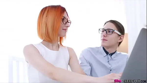 HD CENA COMPLETA em - Oh, que prazer deve ser transar com uma tão linda e alegre, especialmente seu cu virgem e apertado! Ela levou o rabo à boca e engoliu uma grande carga de esperma com prazer pensando em Java Script clipes superiores