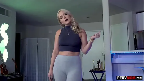 HD La mia folle matrigna MILF non ha fatto nulla di buono e mi ha succhiato migliori clip