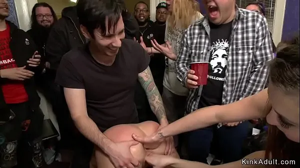 HD Busty blonde dp fingered in public Klip atas