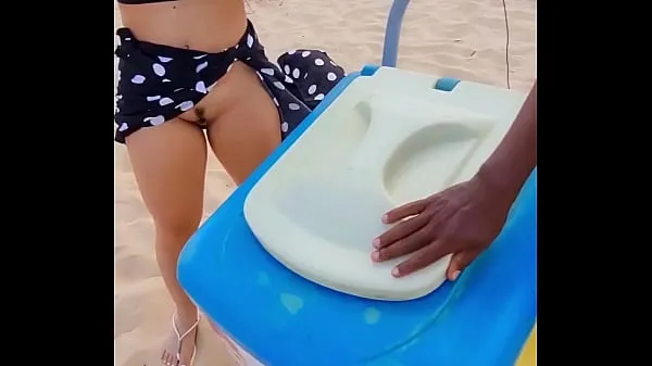 HD The couple went to the beach to get ready with the popsicle seller João Pessoa Luana Kazaki top Clips