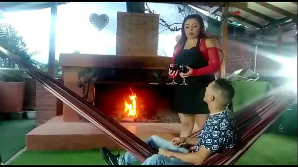 高清當我的妻子喝完一杯酒後沒有來餐廳的浪漫晚餐時，頑皮的女服務員無限制地給了我她的陰戶顶部剪辑
