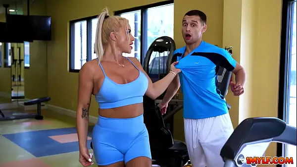 HD Lucky trainer fucks this hot bodied milf Robbin Banx top klipy