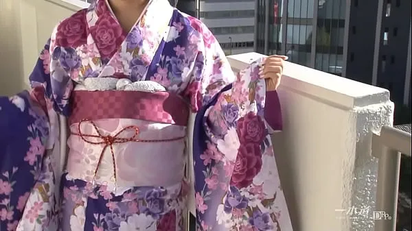 Clips HD Rei Kawashima Présentation d'un nouveau travail de "Kimono", une catégorie spéciale de la série de collection de modèles populaires car il s'agit d'un seijin-shiki 2013 ! Rei Kawashima appar supérieurs