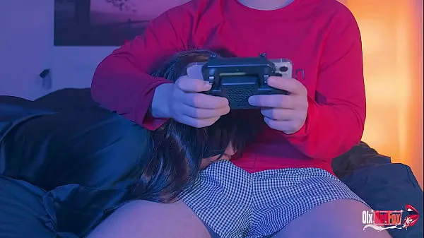 Clips HD Belle-mère et beau-fils. Beau-fils m'a baisé profondément dans la bouche, il savait que je faisais semblant et a mis sa bite au fond de ma gorge supérieurs