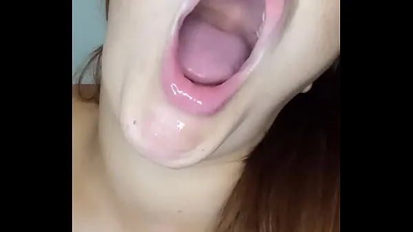 Clips HD Fellation baveuse avec beaucoup de salive et de crachat supérieurs