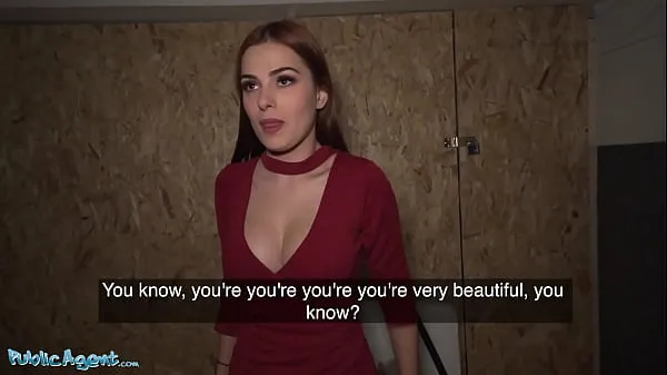 Clips HD Public Agent Hot Italian Redhead Mini Vamp chevauche une grosse bite dans un sous-sol supérieurs