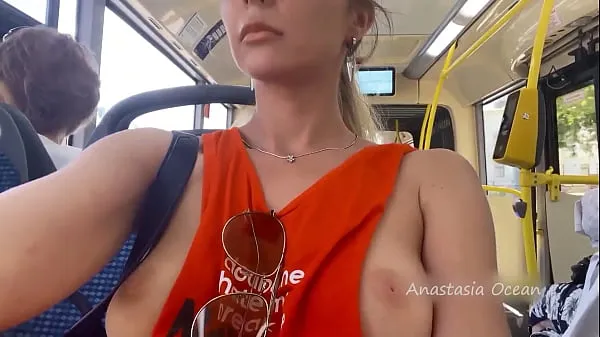 HD Flashing boobs in the city. Public vrhunske posnetke