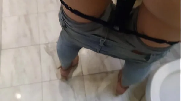 HD Sie erwischten uns fast beim Ficken im Badezimmer des Hauses meiner besten Freundin, die an ihrem Geburtstag war, aber der Wunsch zu ficken war größer Top-Clips