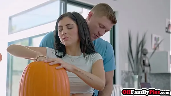 HD Stiefbruder, bitte fick Lily Larimar und die heiße junge Frau Theodora Day in engen Kürbissen Top-Clips