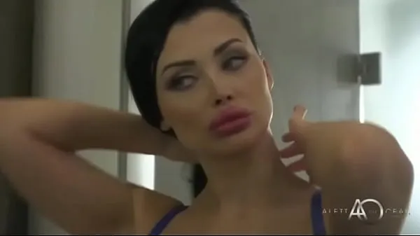 HD A linda Aletta Ocean é fodida com força na bucetinha, terminando bem na boca inchada clipes superiores