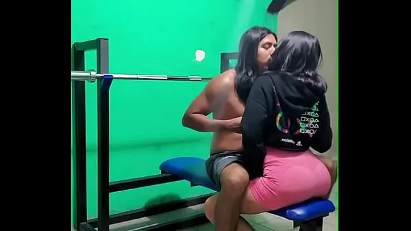 HD Cogiendo a una chica que le gusta el ejercicio en casa üst Klipler