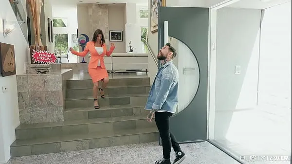 HD Insaciável MILF corretor de imóveis Alexis Fawx fode cliente em potencial e leva gozada nas mamas durante a exibição clipes superiores