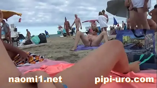 HD girl masturbate on beach top Clips
