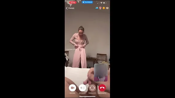 高清当我们通过视频通话与她交谈时，我丈夫在我妈妈面前抽搐和射精顶部剪辑