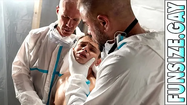 ایچ ڈی This way of treating a virus infected twink might seem pretty unorthodox! Apparently the scientists believe that bodily fluids need to be injected inside the twink's vomb ٹاپ کلپس