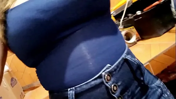 HD Nella stanza del mio patrigno, comincio a fare porno fatti in casa per i miei follower e le mie tette sembrano deliziose, voglio scopare migliori clip