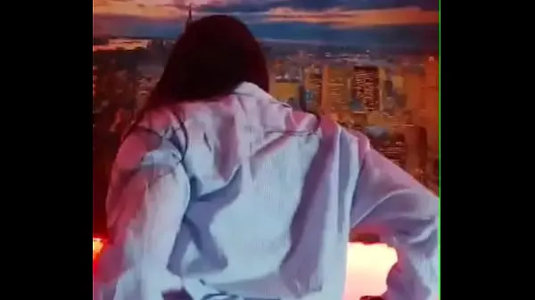 高清在我的第一次现场直播中与 Karol g 和 Alicia Keys 进行激烈的 perreo 舞蹈，如果你想和我一起高潮，请观看到最后。 我在摄像头上为你自慰，脸 B顶部剪辑