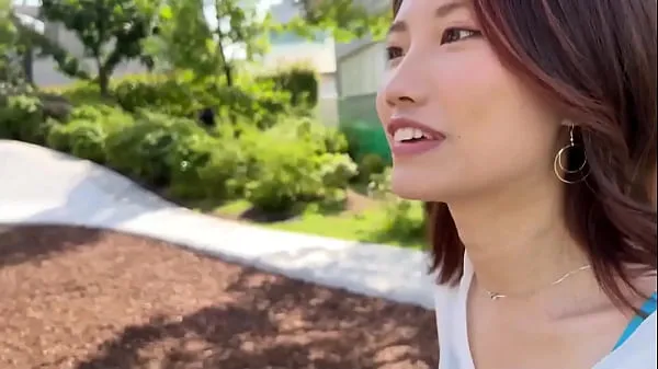 高清part1 Chiyu有一个苗条的身体。 洗完澡后，她神清气爽地回来，与她接吻并开始做爱。 她有一张色情的脸，你不会想到她平时的亮度顶部剪辑