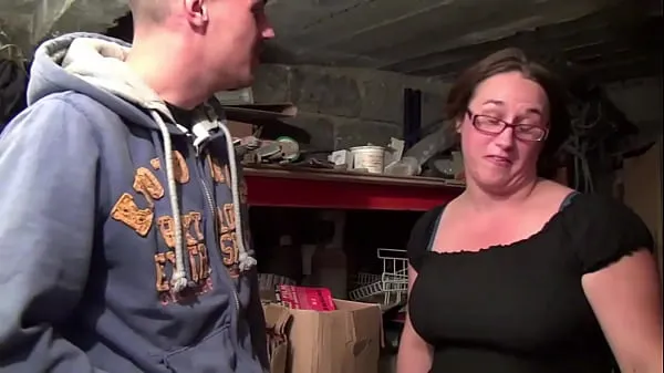 HD HOLLYBOULE - Florence a bbw does a gang bang with amateurs in a cellar parhaat leikkeet