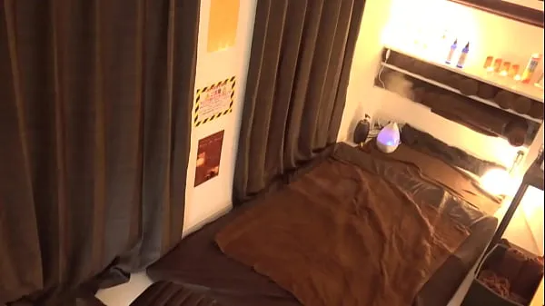 高清part1 提供全方位服务的情色美容！ 与男士美容院员工做爱！ 按摩重点在下半身，鸡巴在跳动！ 插入喷水的阴道顶部剪辑
