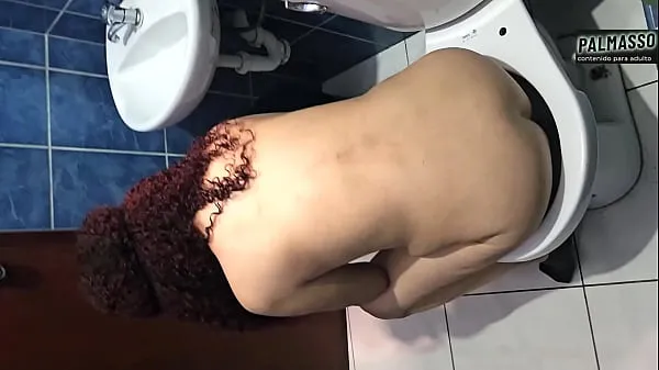 高清我操了我朋友的妈妈，我几乎没见到她一个人，我们很快就发生了性关系。她想要我，她喜欢年轻人，我们甚至在浴室里做爱，她高潮了顶部剪辑