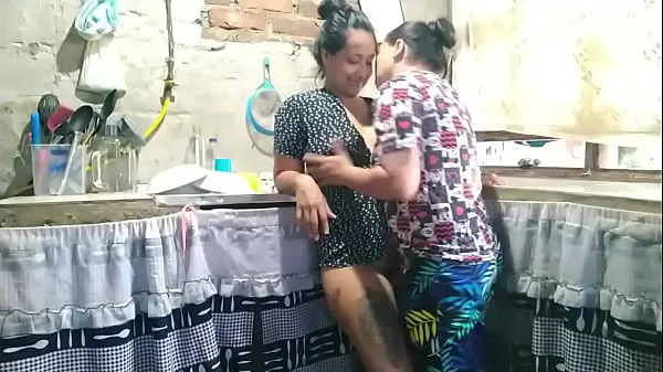 HD Since my husband is not in town, I call my best friend for wild lesbian sex Klip teratas