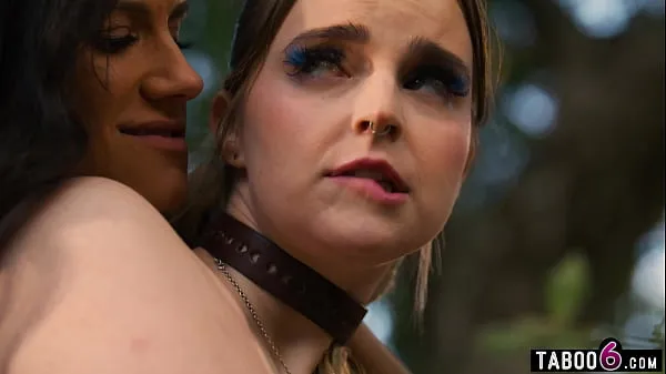 HD Environmentalist lesbian Penny Barber fucks BBW Codi Vore with a strapon üst Klipler