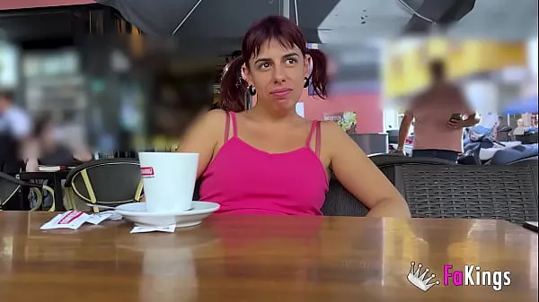 HD Sevilla is a wonder! And even more when Nora Martín walks her ass üst Klipler